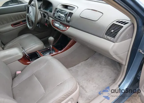 2004 Toyota Camry Xle V6 z USA, uszkodzony, nr VIN 4T1BF32K64U590013